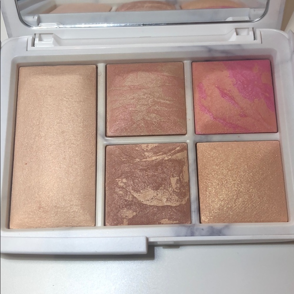 HOURGLASS LE Ambient Lighting Edit - Surreal Light